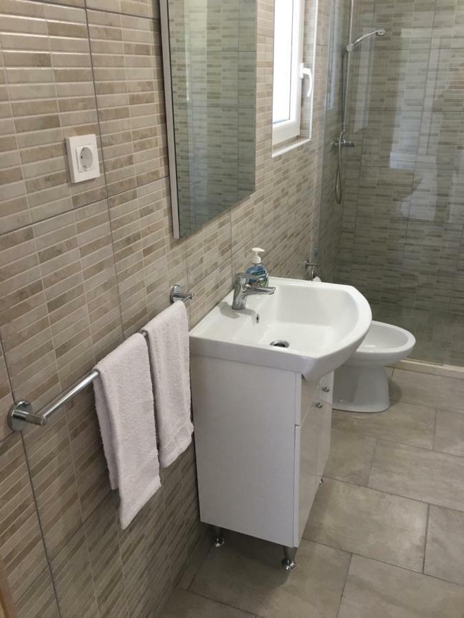 Apartments Kurelja Lastovo Ngoại thất bức ảnh